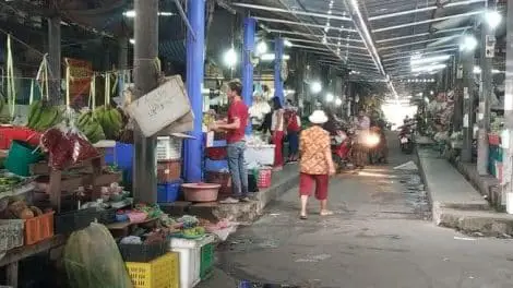 Laem Din Market