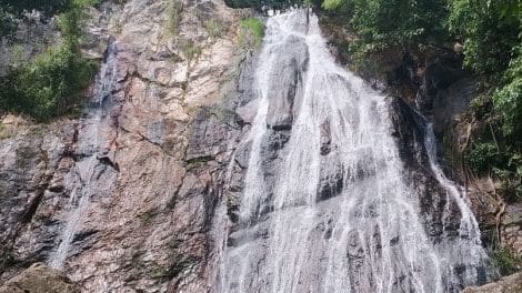 Na Mueang Waterfall 1