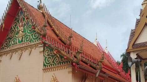 Wat Phu Khao Thong